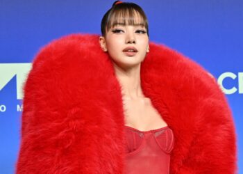 Lisa Just Brought a New Nail Shape to the VMAs 2026 Red Carpet—See the Photos